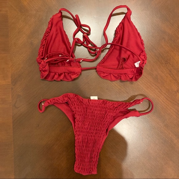 Sexy red bikini with crossing straps - Picture 4 of 4